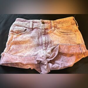 Universal thread, pink and white stone washed jean shorts size 4/27